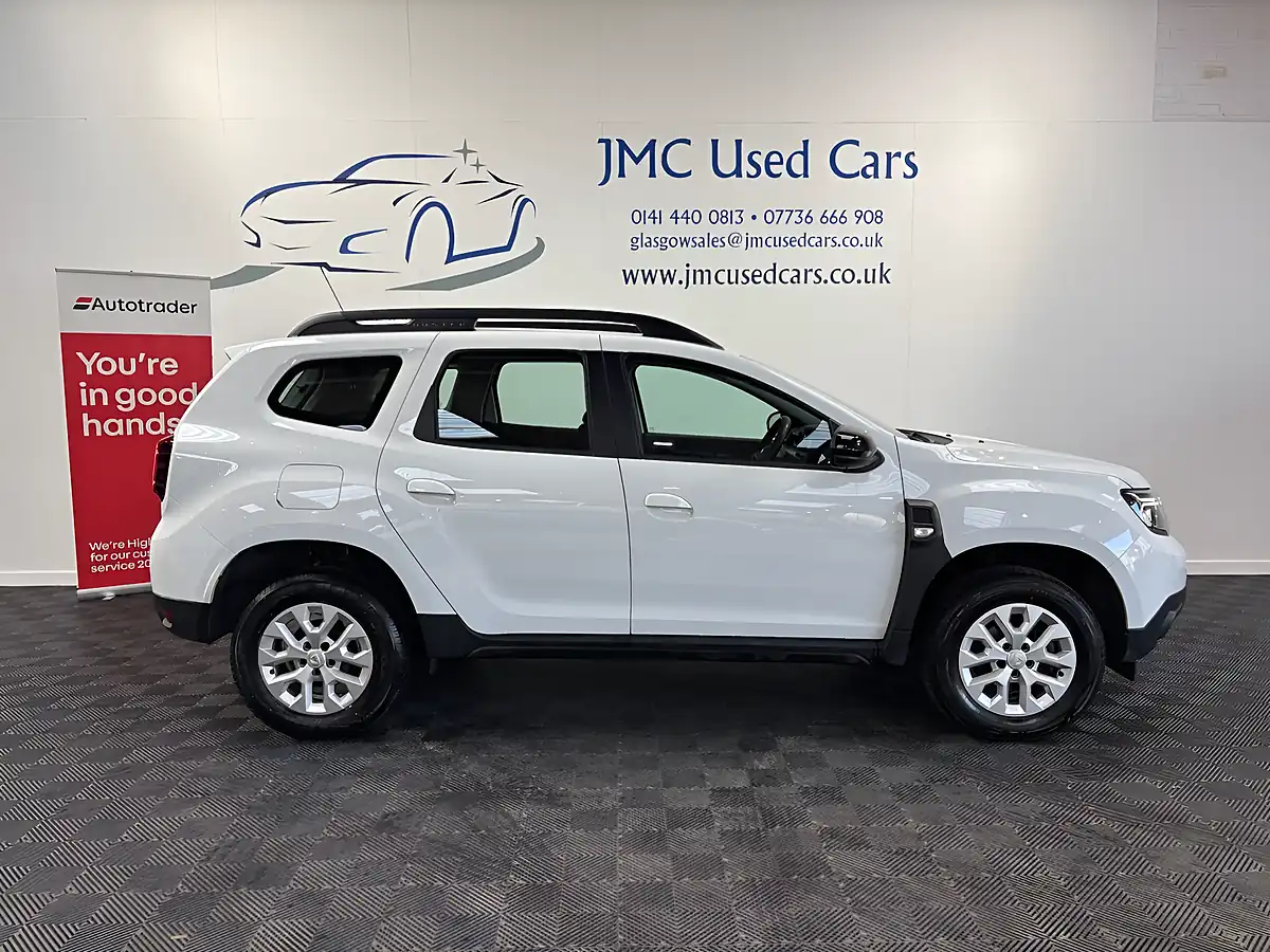 Used 2022 Dacia Duster Comfort Glacier White - Interior and Exterior details 4