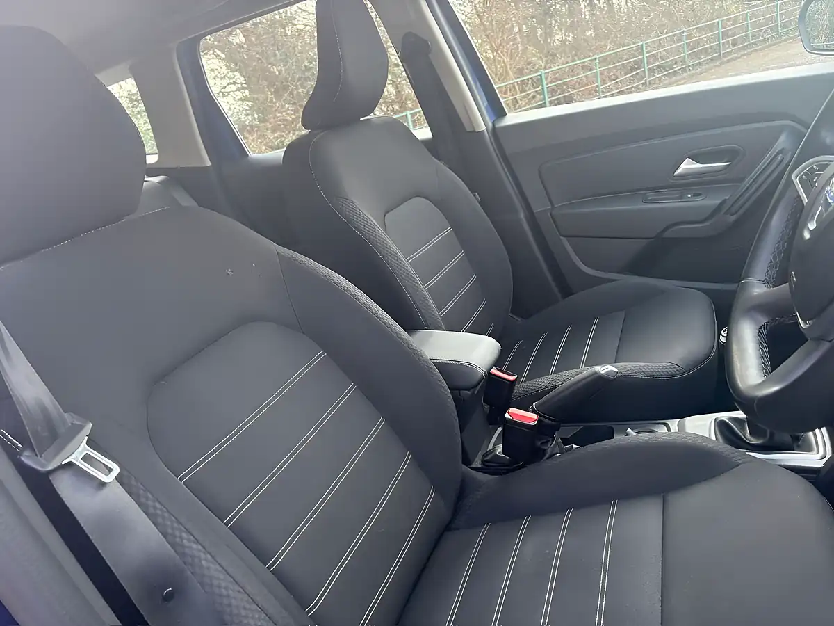 Used 2022 Dacia Duster Comfort Iron Blue - Interior and Exterior details 14