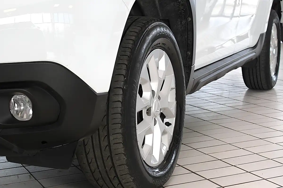 Used 2022 Dacia Duster Comfort White - Interior and Exterior details 6