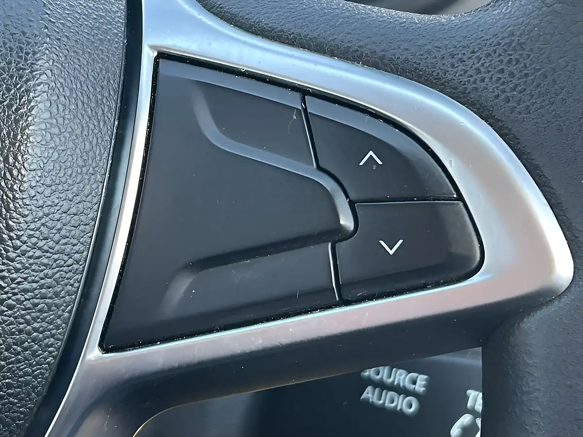 Used 2022 Dacia Duster Essential Glacier White - Interior and Exterior details 16