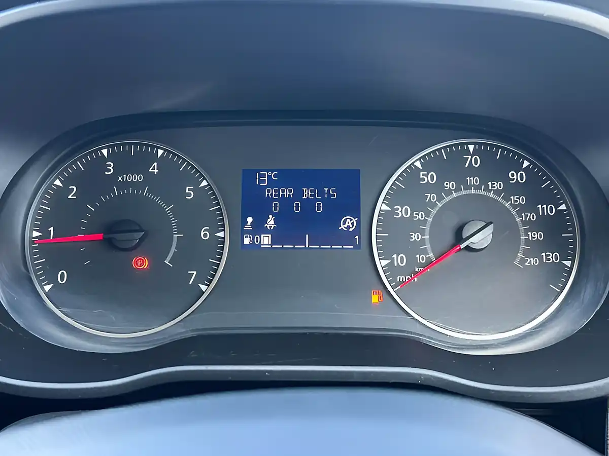 Used 2022 Dacia Duster Essential Glacier White - Interior and Exterior details 17