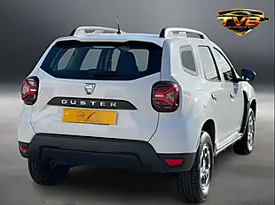 Used 2022 Dacia Duster Essential Glacier White - Interior and Exterior details 4