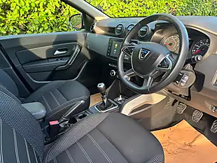 Used 2022 Dacia Duster Prestige Blue - Interior and Exterior details 10