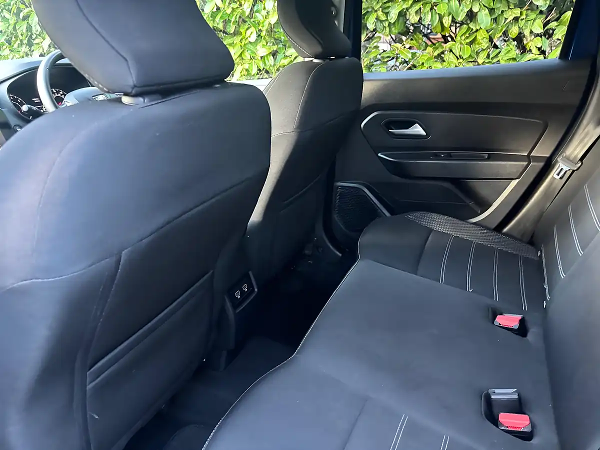 Used 2022 Dacia Duster Prestige Blue - Interior and Exterior details 11