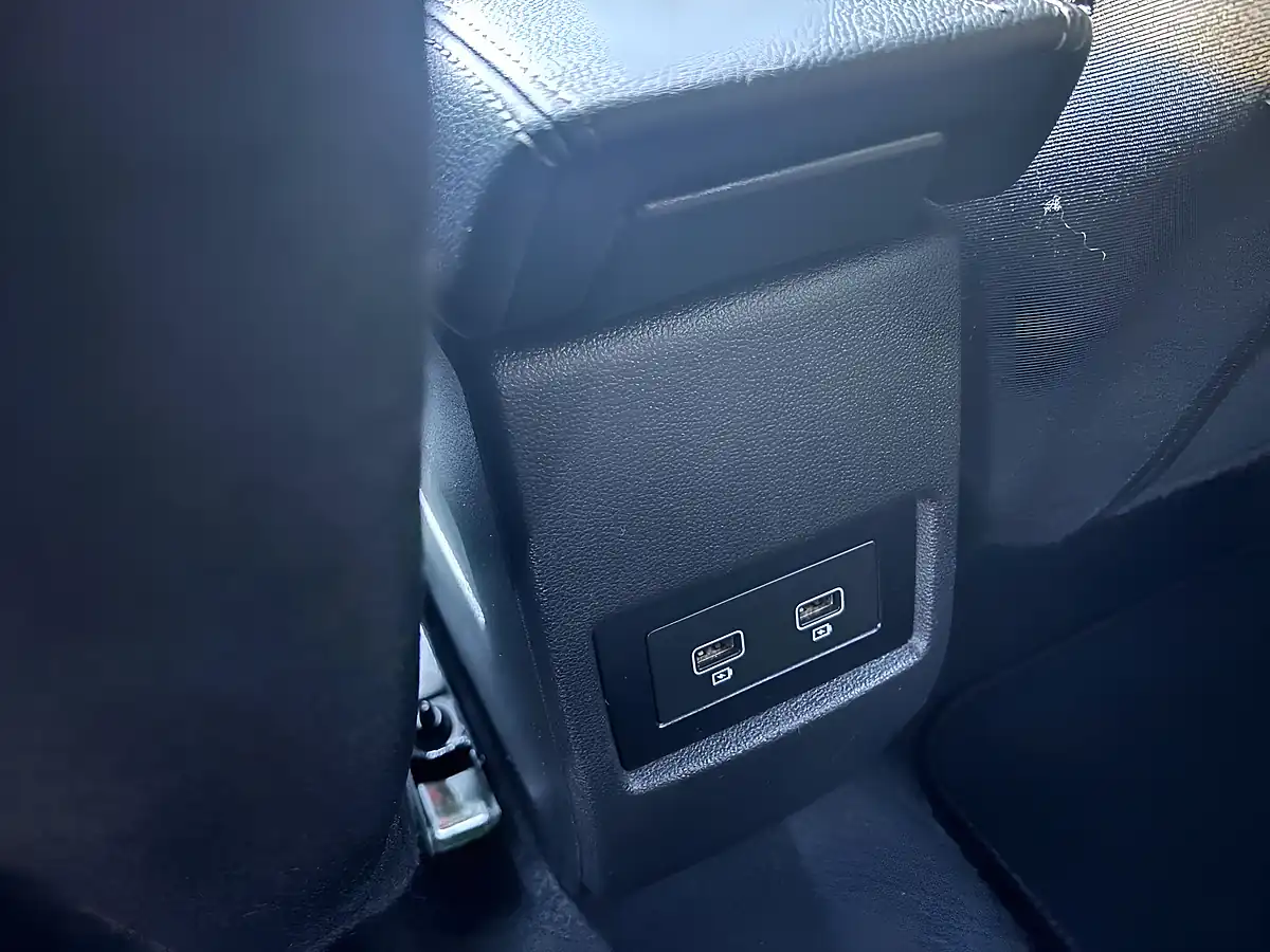 Used 2022 Dacia Duster Prestige Blue - Interior and Exterior details 12
