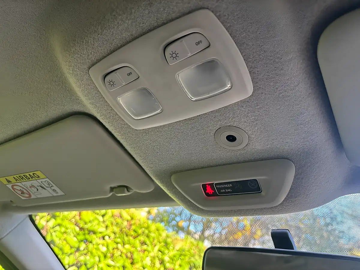Used 2022 Dacia Duster Prestige Blue - Interior and Exterior details 13