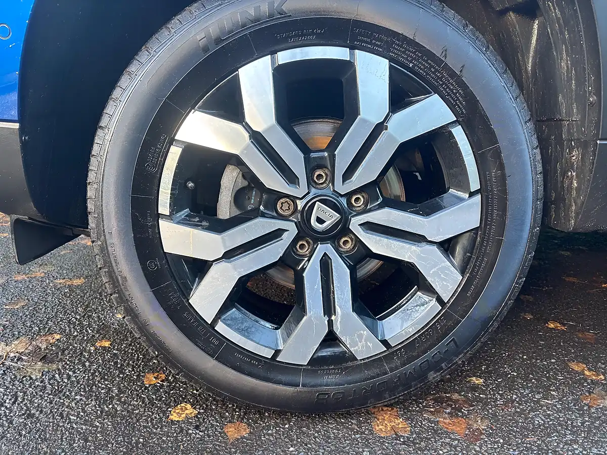 Used 2022 Dacia Duster Prestige Blue - Interior and Exterior details 15