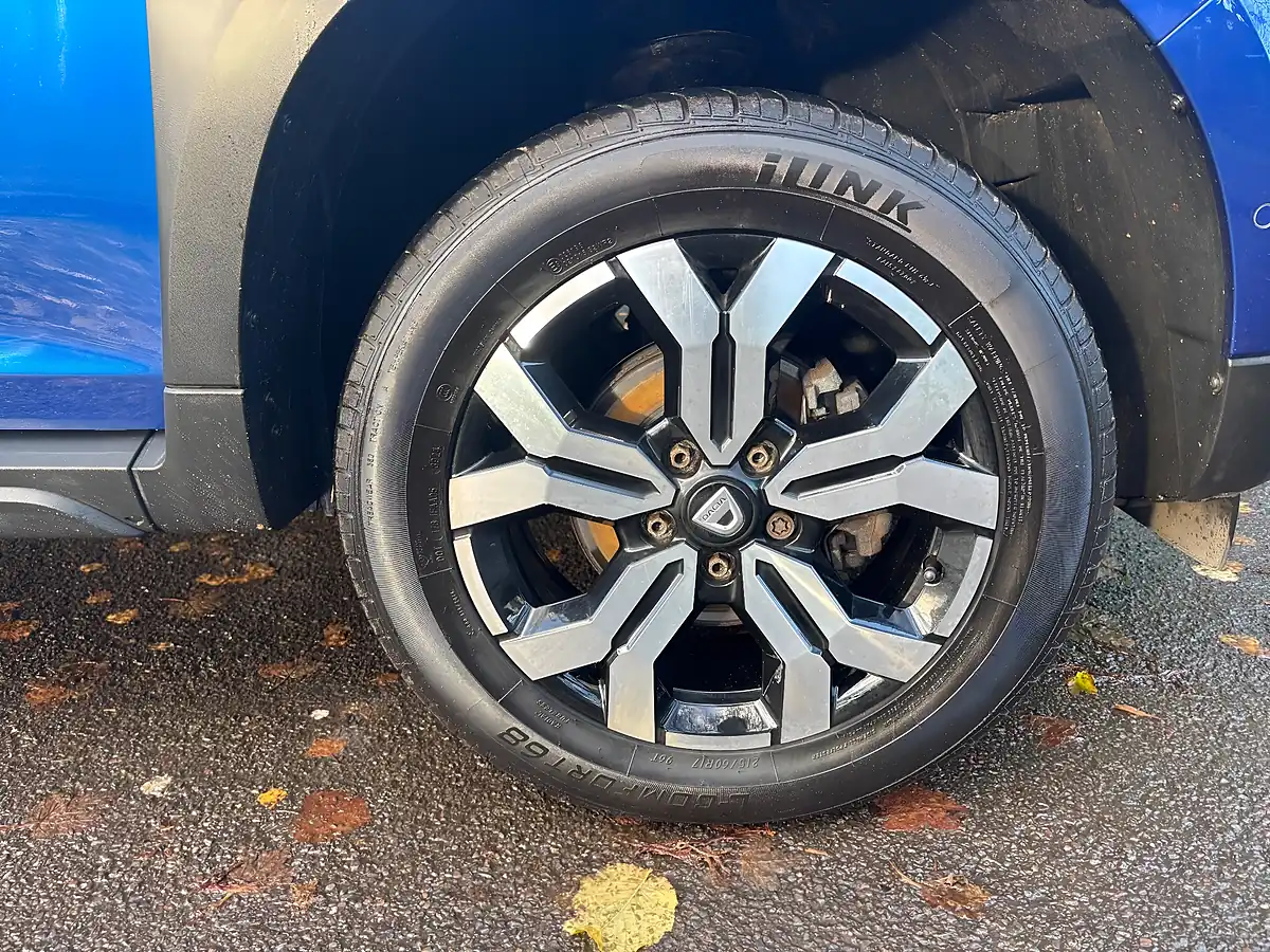 Used 2022 Dacia Duster Prestige Blue - Interior and Exterior details 16