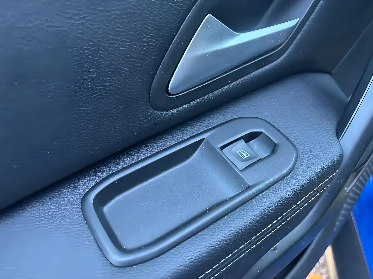 Used 2022 Dacia Duster Prestige Blue - Interior and Exterior details 19