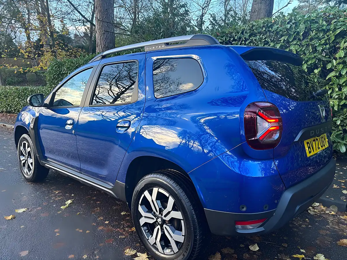 Used 2022 Dacia Duster Prestige Blue - Interior and Exterior details 6