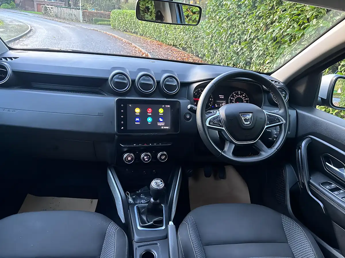 Used 2022 Dacia Duster Prestige Blue - Interior and Exterior details 9