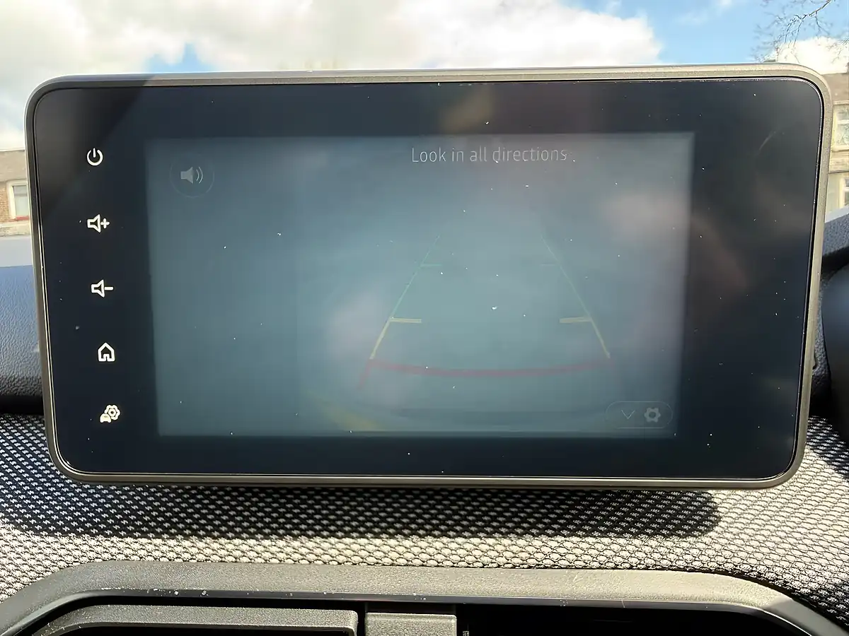 Used 2022 Dacia Jogger Comfort Grey - Interior and Exterior details 11