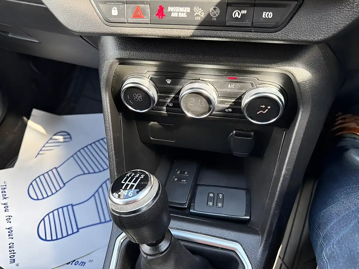 Used 2022 Dacia Jogger Comfort Grey - Interior and Exterior details 13