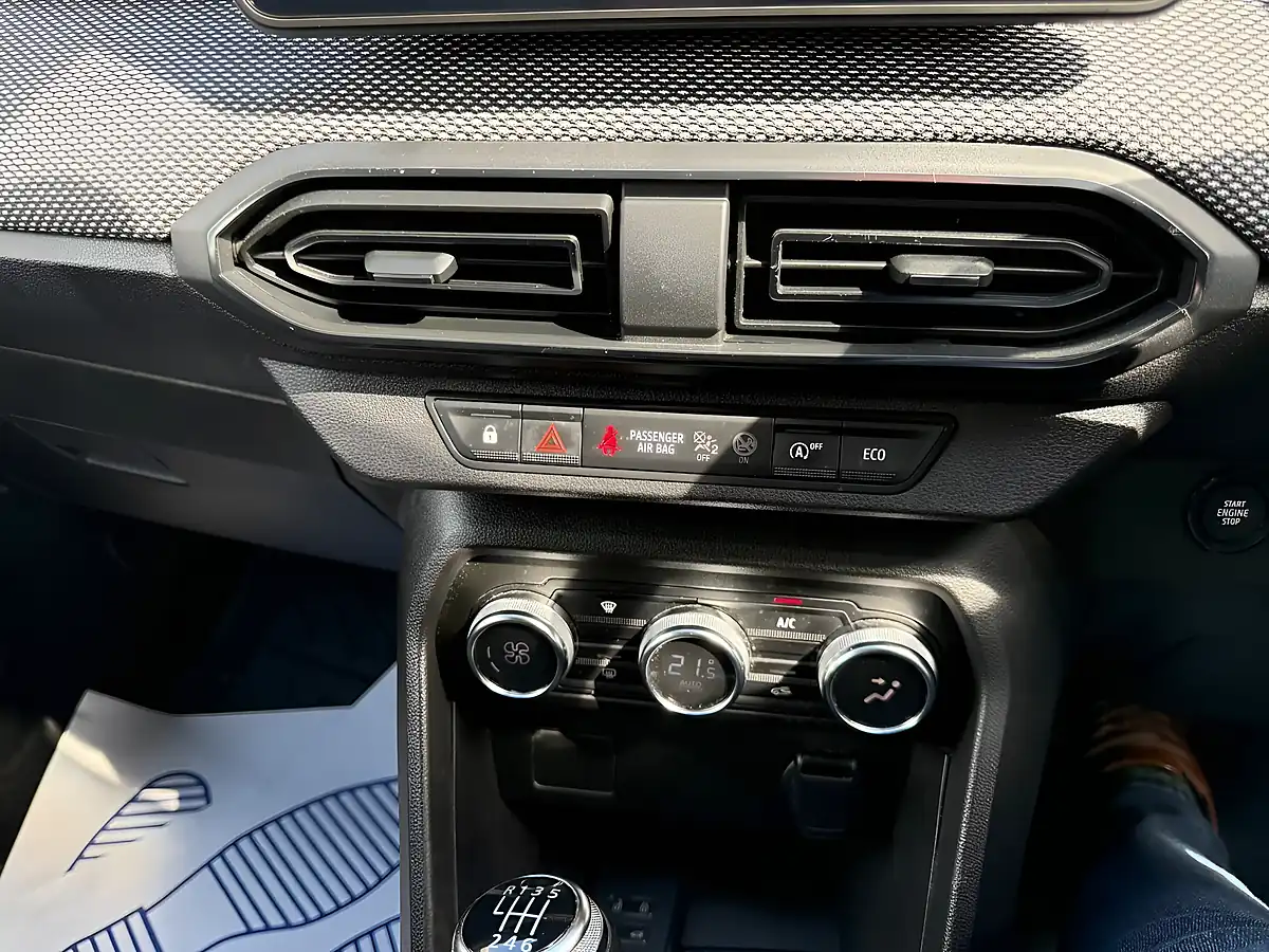 Used 2022 Dacia Jogger Comfort Grey - Interior and Exterior details 14