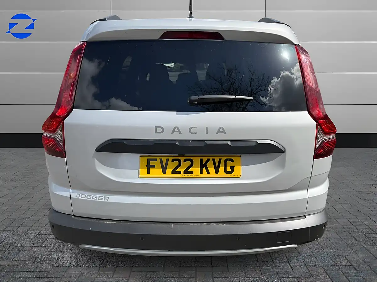 Used 2022 Dacia Jogger Comfort Grey - Interior and Exterior details 2
