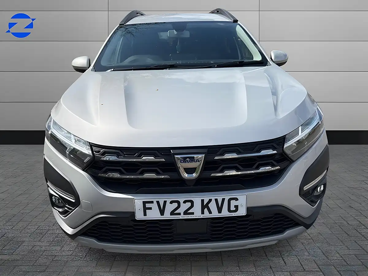 Used 2022 Dacia Jogger Comfort Grey - Interior and Exterior details 3