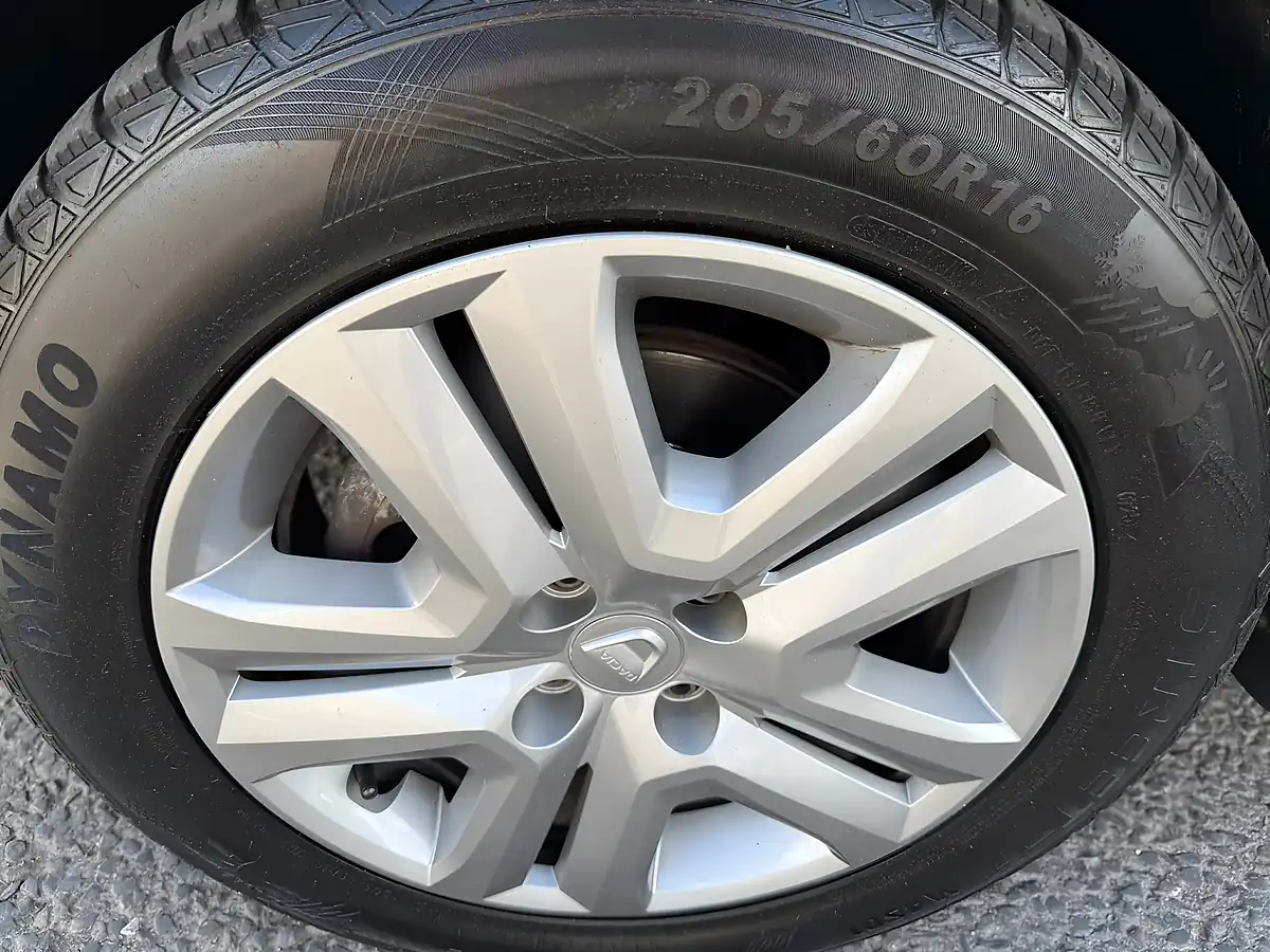 Used 2022 Dacia Jogger Comfort Grey - Interior and Exterior details 6
