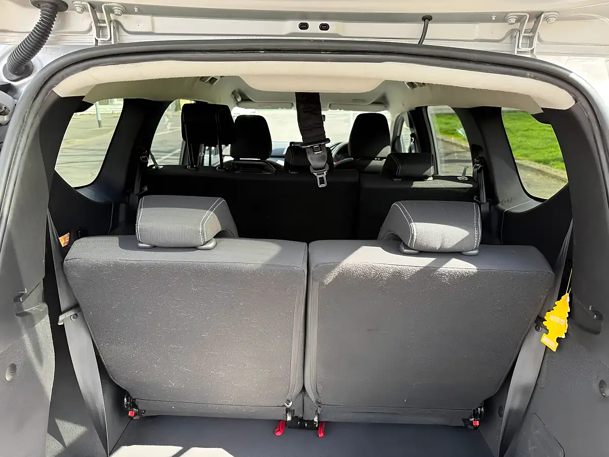 Used 2022 Dacia Jogger Comfort Grey - Interior and Exterior details 7