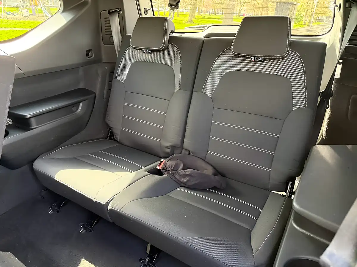Used 2022 Dacia Jogger Comfort Grey - Interior and Exterior details 8