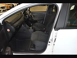 Used 2022 Dacia Sandero Access Glacier White - Interior and Exterior details 10