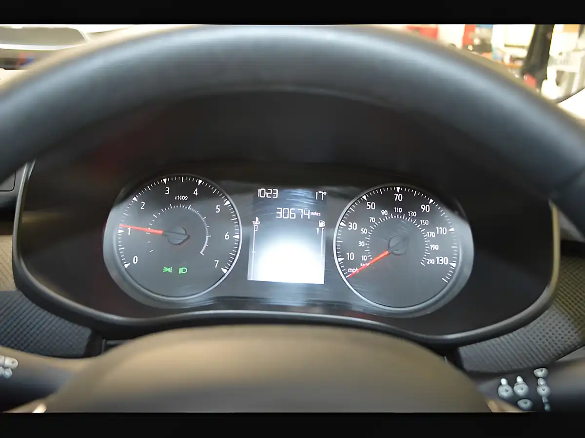 Used 2022 Dacia Sandero Access Glacier White - Interior and Exterior details 11