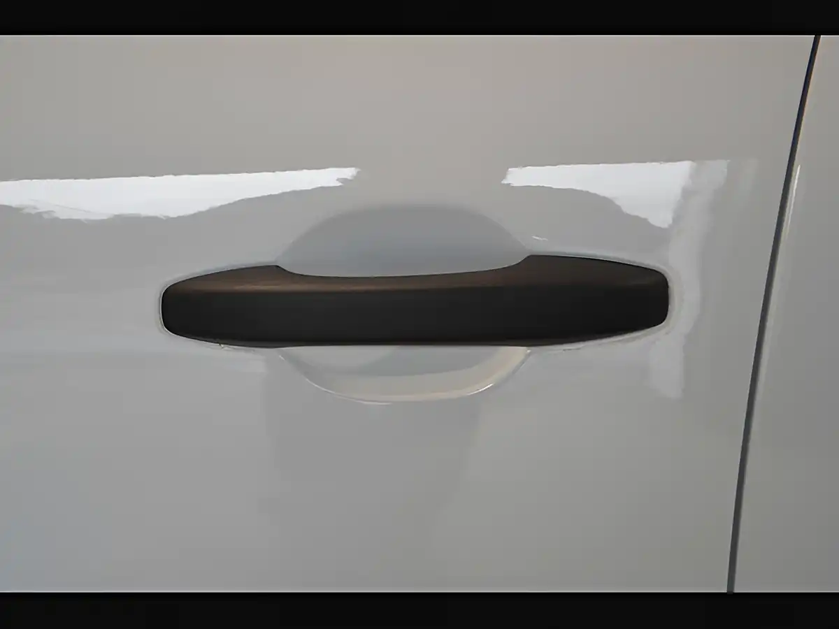 Used 2022 Dacia Sandero Access Glacier White - Interior and Exterior details 15