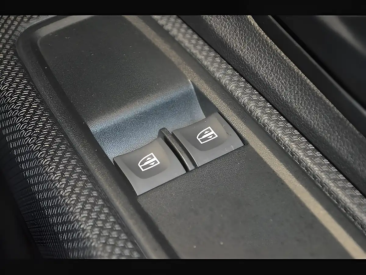 Used 2022 Dacia Sandero Access Glacier White - Interior and Exterior details 19