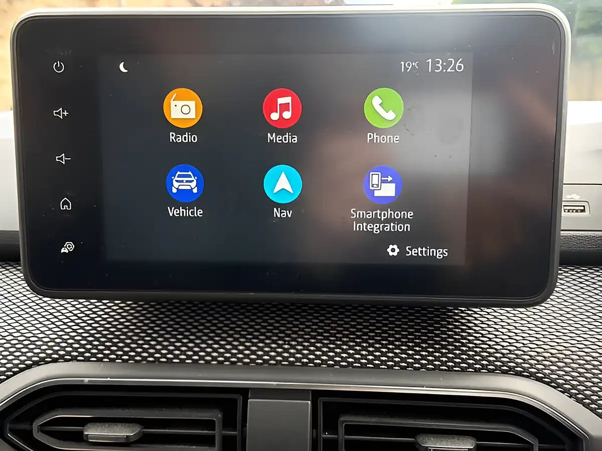 Used 2022 Dacia Sandero Comfort White - Interior and Exterior details 11