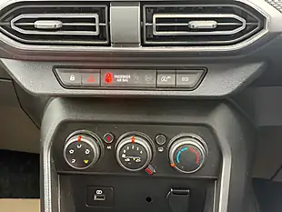 Used 2022 Dacia Sandero Comfort White - Interior and Exterior details 12