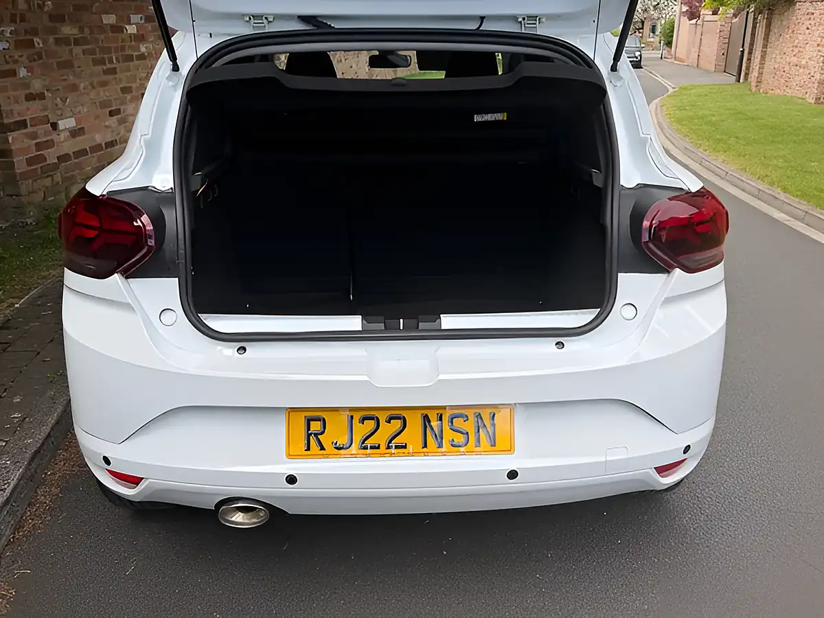 Used 2022 Dacia Sandero Comfort White - Interior and Exterior details 18
