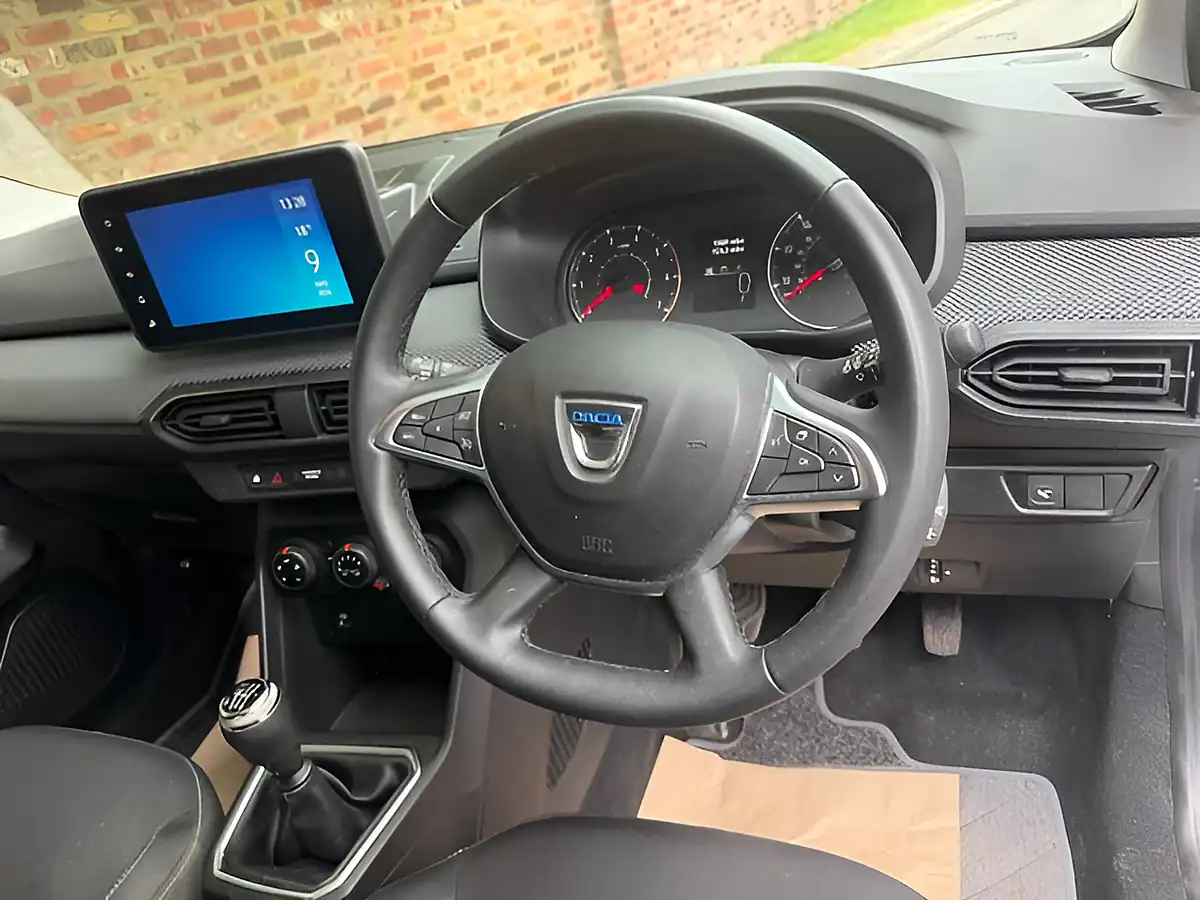 Used 2022 Dacia Sandero Comfort White - Interior and Exterior details 4