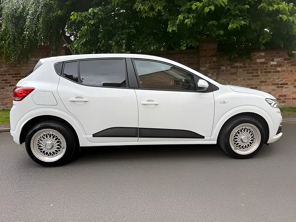 Used 2022 Dacia Sandero Comfort White - Interior and Exterior details 8