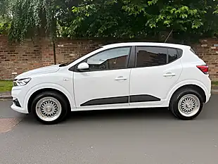 Used 2022 Dacia Sandero Comfort White - Interior and Exterior details 9