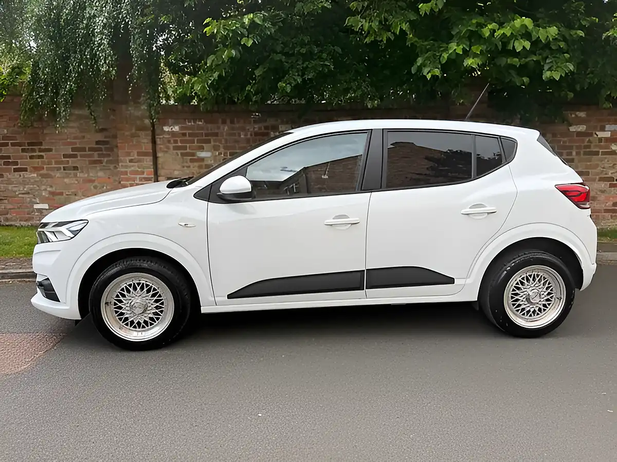 Used 2022 Dacia Sandero Comfort White - Interior and Exterior details 9