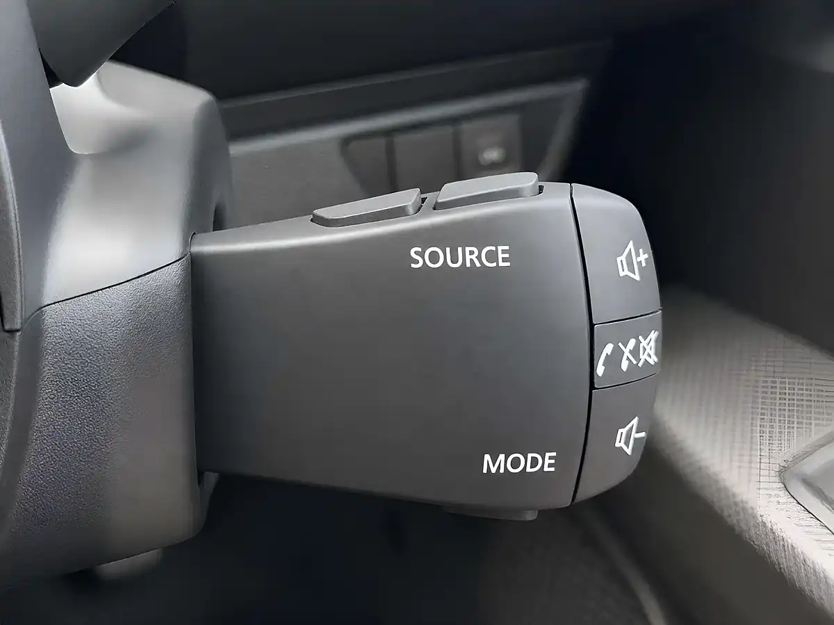 Used 2022 Dacia Sandero Essential Black - Interior and Exterior details 16