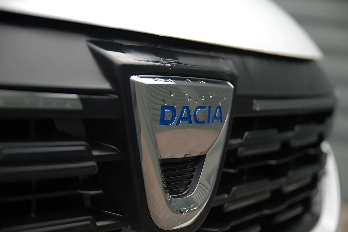 Used 2022 Dacia Sandero Essential White - Interior and Exterior details 11