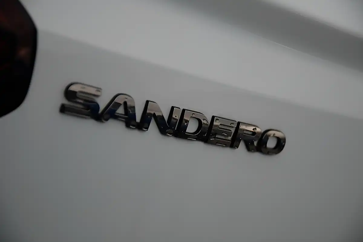 Used 2022 Dacia Sandero Essential White - Interior and Exterior details 12