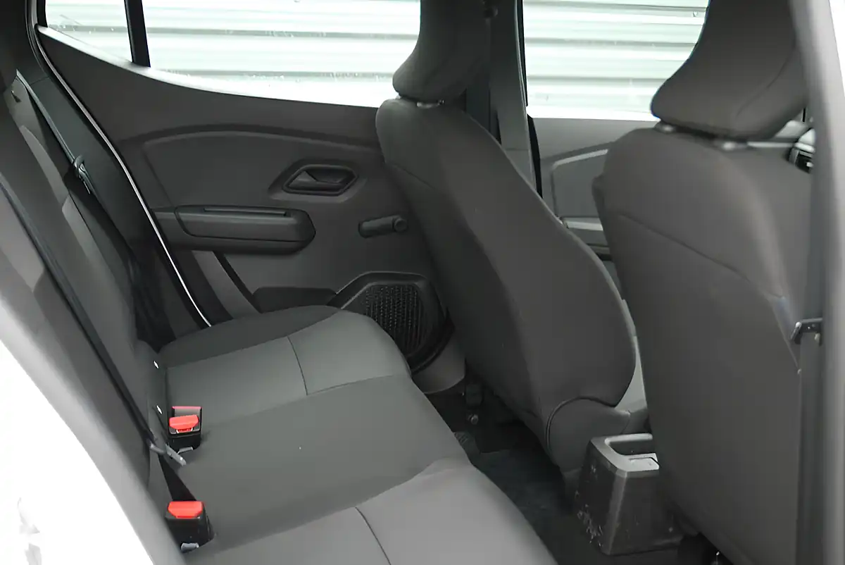 Used 2022 Dacia Sandero Essential White - Interior and Exterior details 4