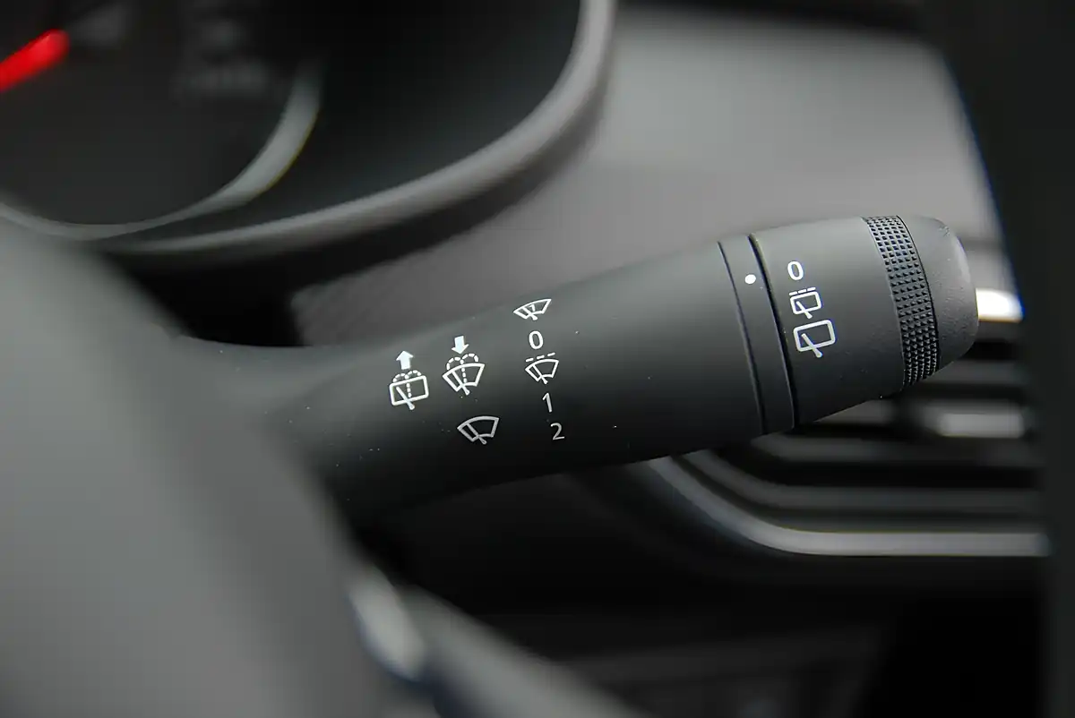 Used 2022 Dacia Sandero Essential White - Interior and Exterior details 7