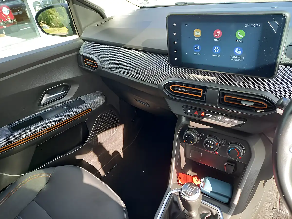 Used 2022 Dacia Sandero Stepway Comfort Grey - Interior and Exterior details 14