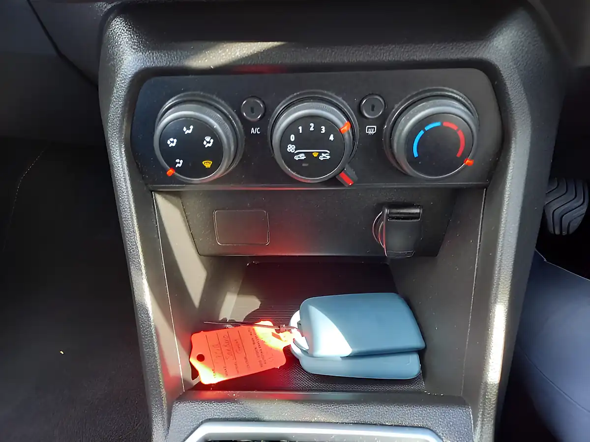 Used 2022 Dacia Sandero Stepway Comfort Grey - Interior and Exterior details 15