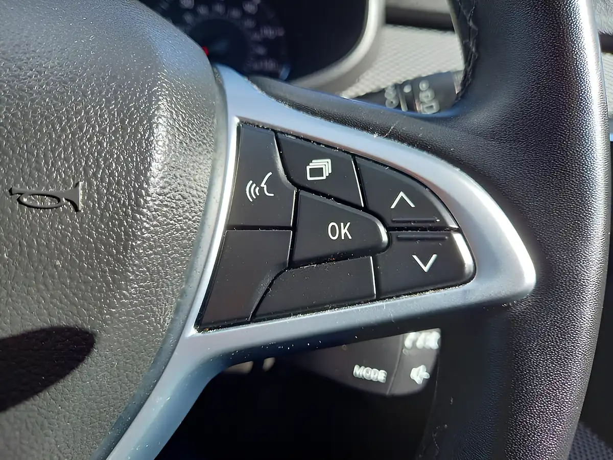 Used 2022 Dacia Sandero Stepway Comfort Grey - Interior and Exterior details 16
