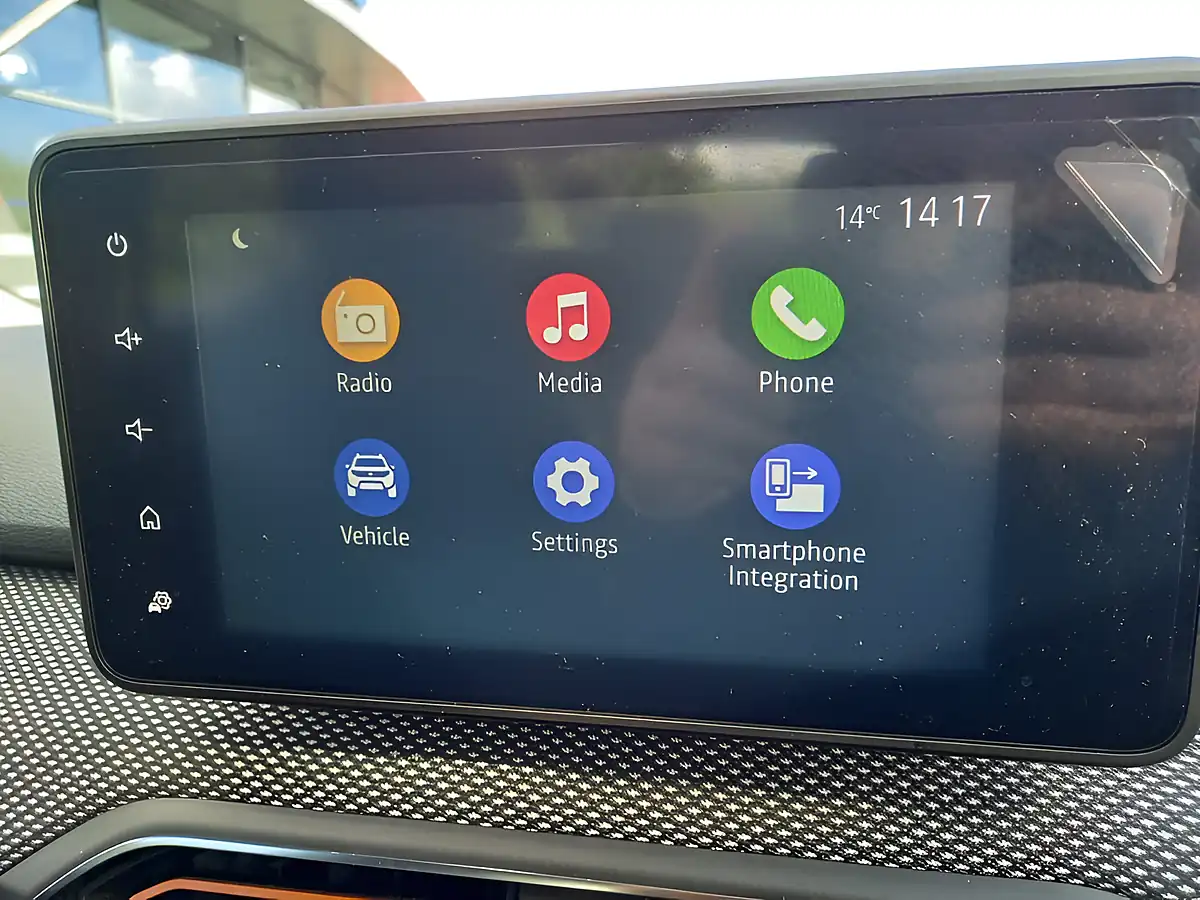 Used 2022 Dacia Sandero Stepway Comfort Grey - Interior and Exterior details 19