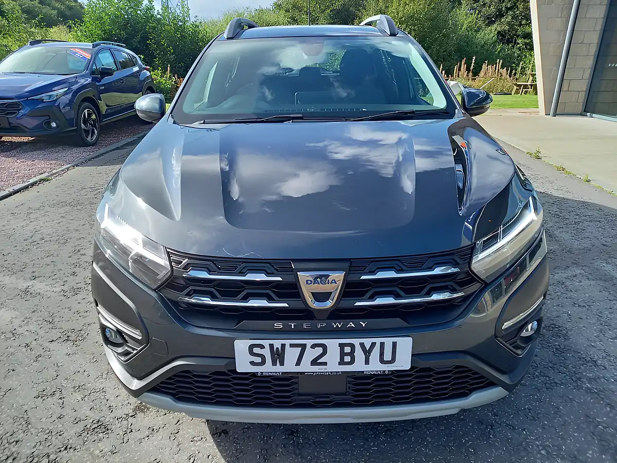 Used 2022 Dacia Sandero Stepway Comfort Grey - Interior and Exterior details 2