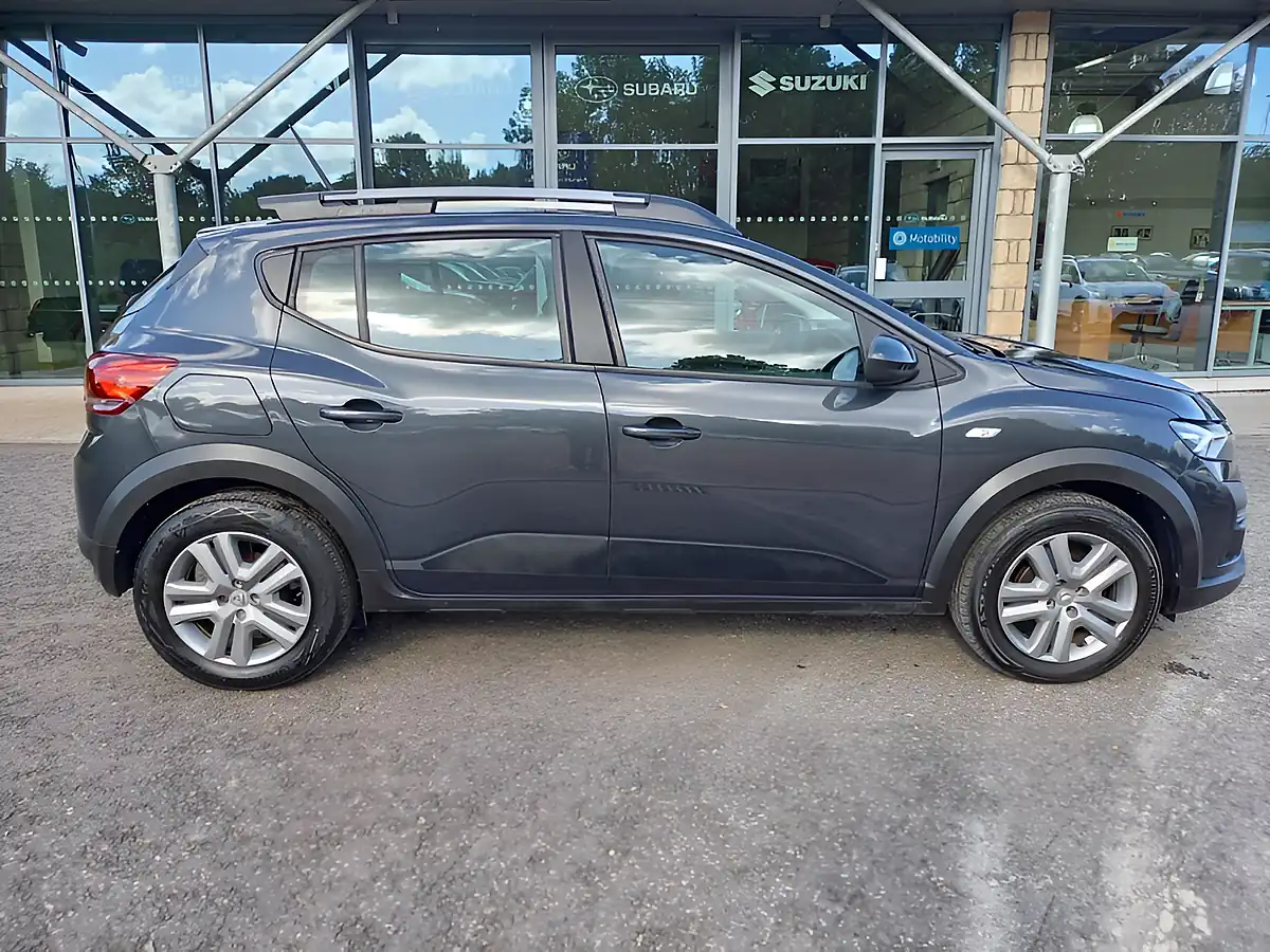Used 2022 Dacia Sandero Stepway Comfort Grey - Interior and Exterior details 8