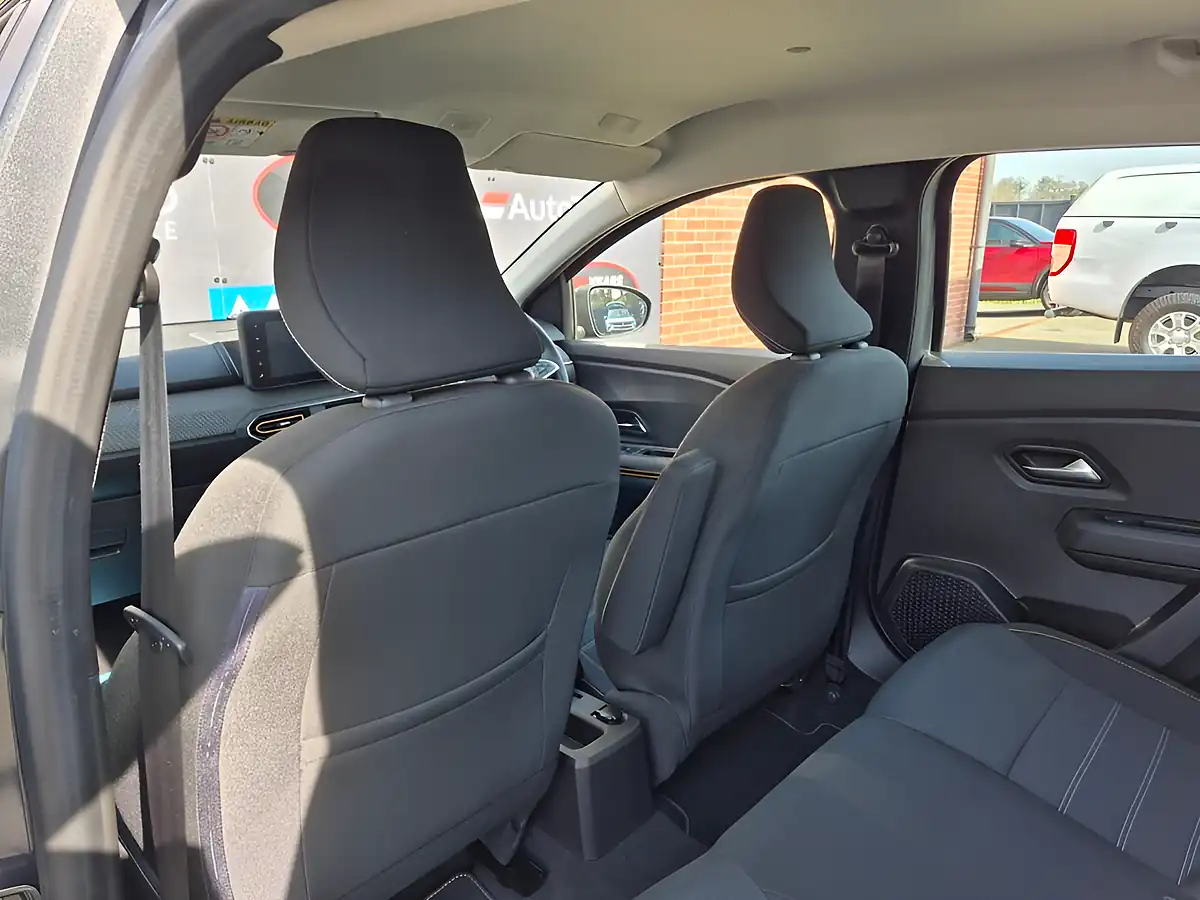 Used 2022 Dacia Sandero Stepway Comfort Slate Grey - Interior and Exterior details 17