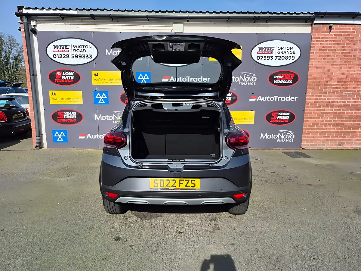 Used 2022 Dacia Sandero Stepway Comfort Slate Grey - Interior and Exterior details 8