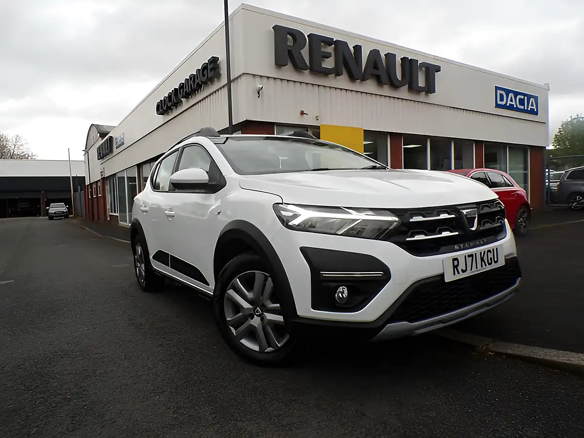 Used 2022 Dacia Sandero Stepway Comfort White - Front View