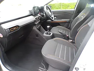 Used 2022 Dacia Sandero Stepway Comfort White - Interior and Exterior details 11