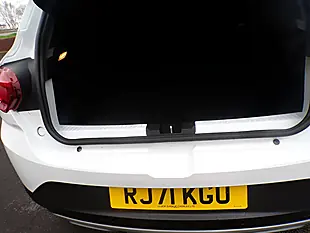 Used 2022 Dacia Sandero Stepway Comfort White - Interior and Exterior details 12